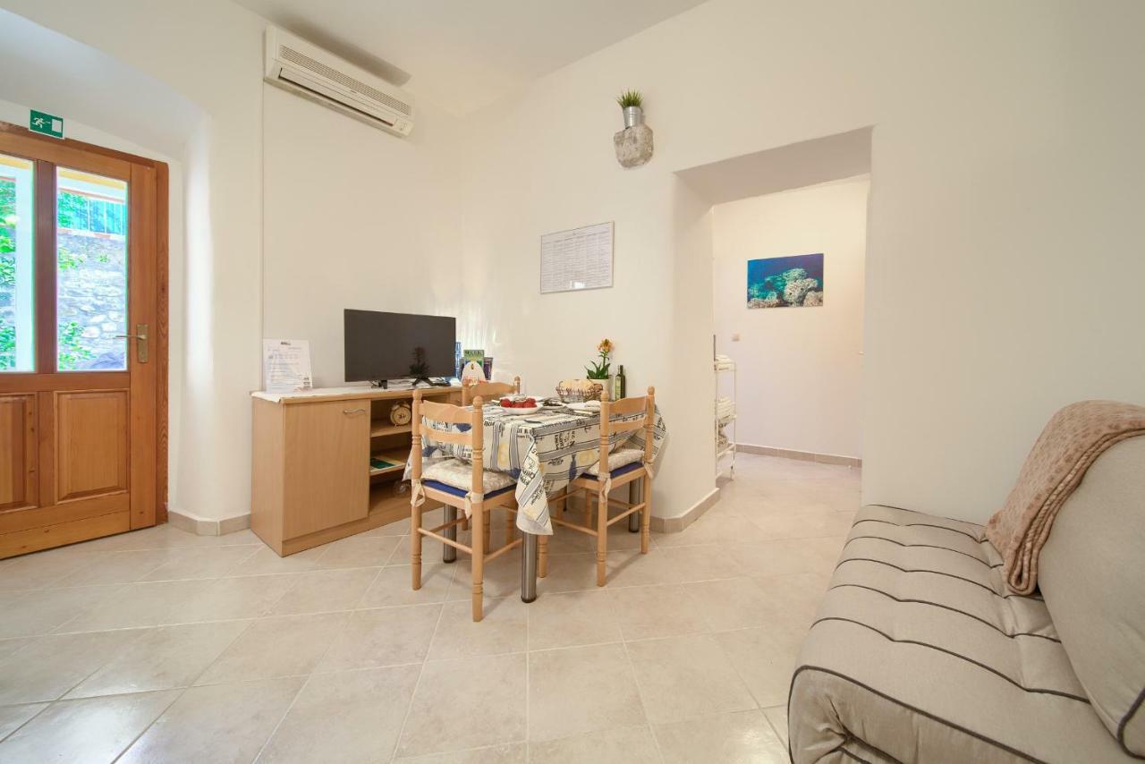 Ferienwohnung Hrast Krk Town Exterior foto