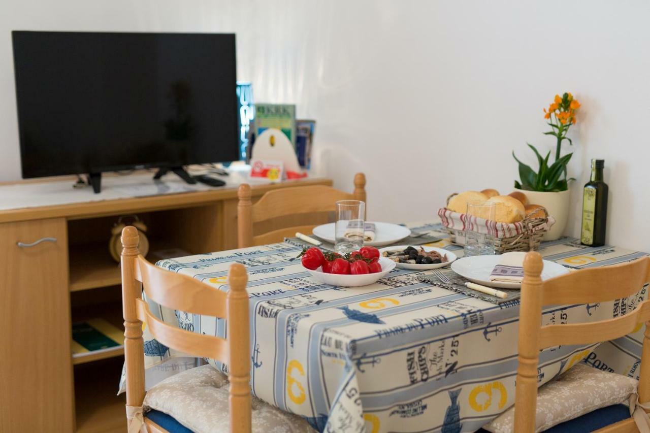 Ferienwohnung Hrast Krk Town Exterior foto